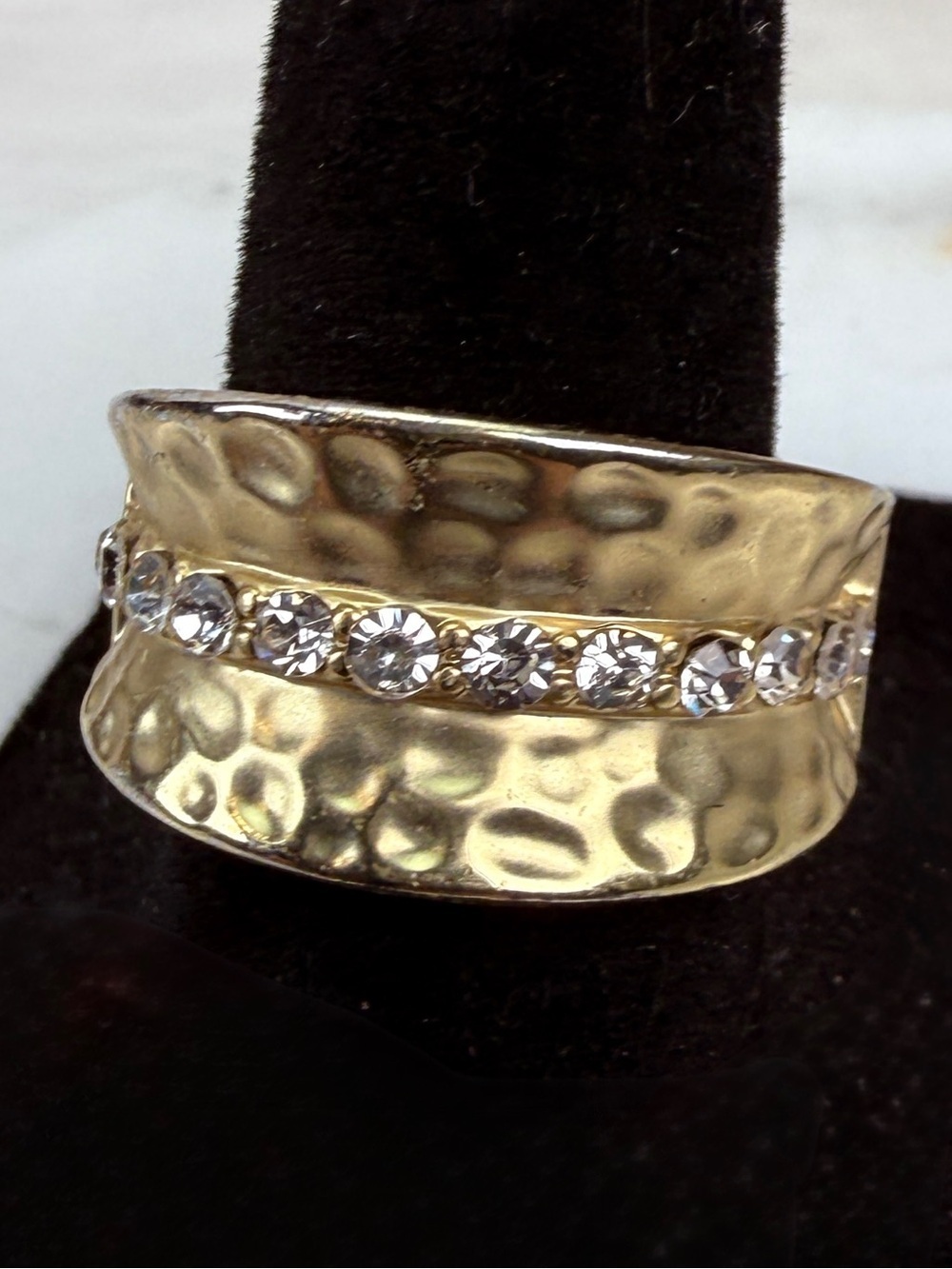 Vintage Aged Goldtone Hammered Band Ring with Clear Crystal Accents sz 6.5